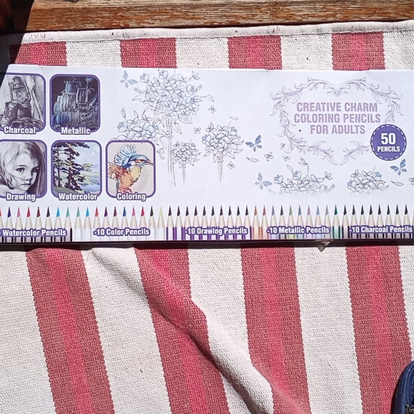 TEKNO Tin of Coloring Pencils - Picture 1 of 12